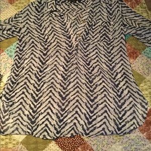 Sheer 3 1/2 sleeve blue chevron.